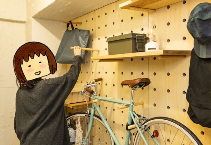 リノベる表参道ショールーム　大型有孔ボード　棚