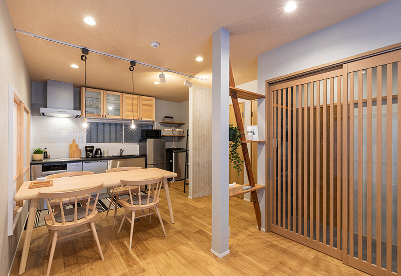 ジャパニーズとスカンジナビアンを融合させたスタイルの部屋