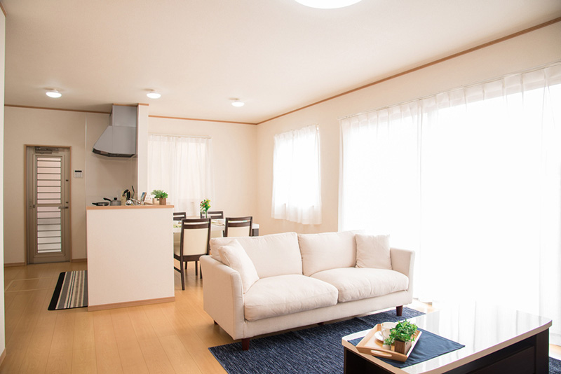 白いソファのある部屋