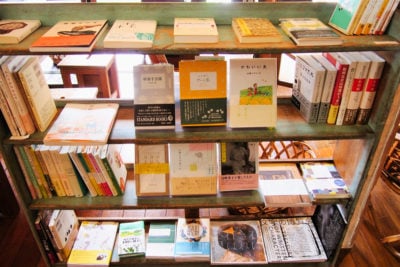 料理、旅、暮らしにまつわる書籍が揃っている