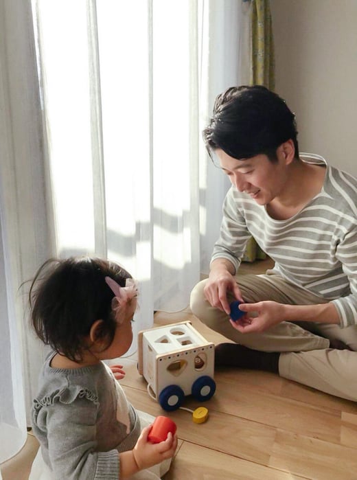 子供と遊ぶ木村さん