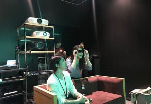 3Dメガネをかけた宇田川