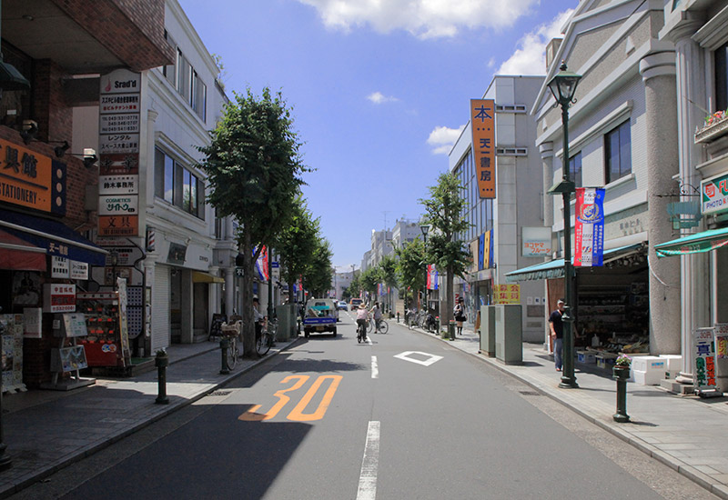 小さな商店やカワイイお店が人気の東急東横線大倉山駅前のエルム商店街