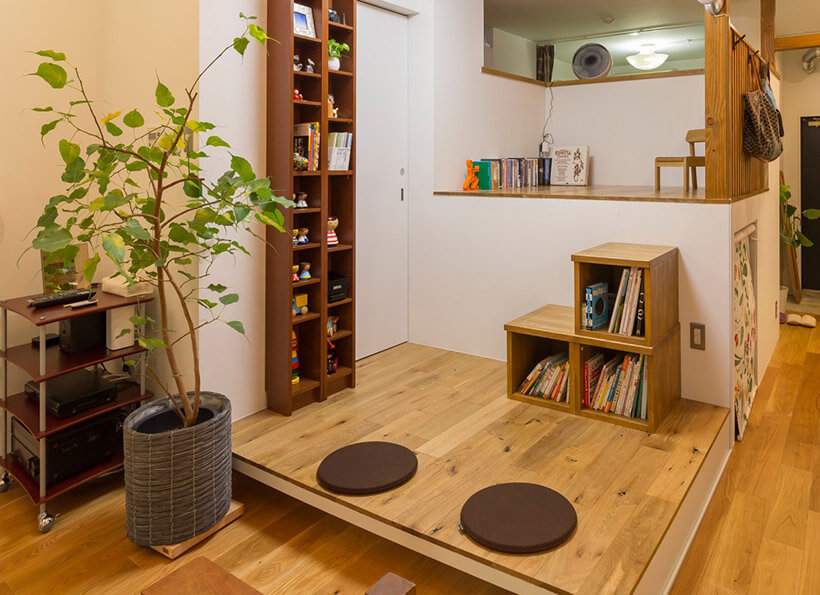 書斎と収納をかねそなえたロフトのあるリノベーション空間