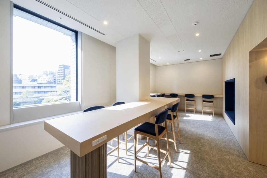 まどぎわラウンジ