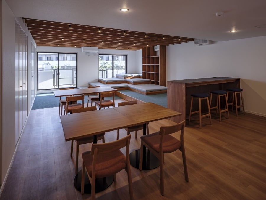 「DANDAN LOUNGE」引き画角