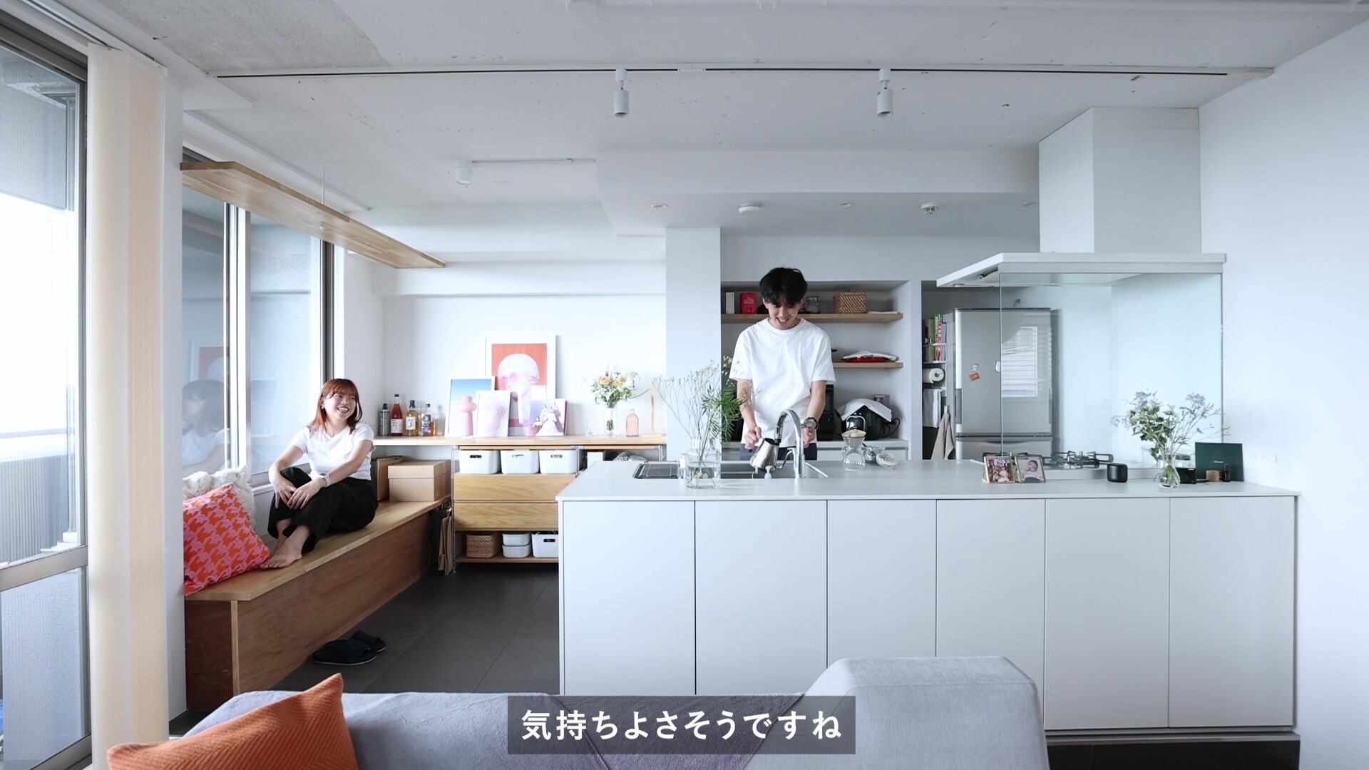 窓際ベンチ