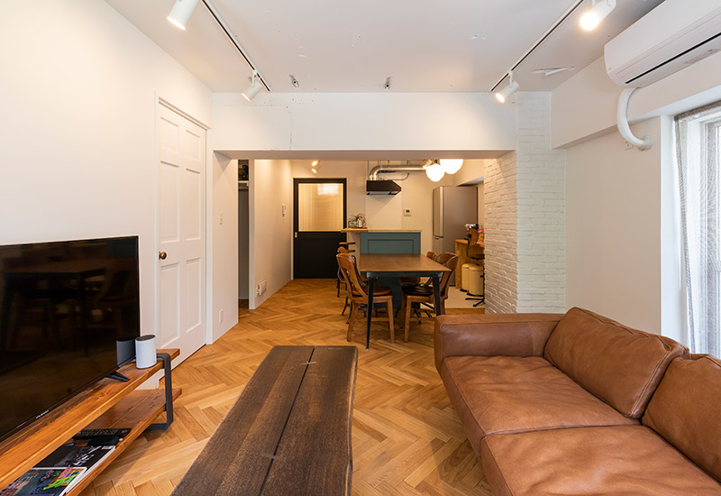 ソファは新居に引っ越すためサイズが合わない、譲ります