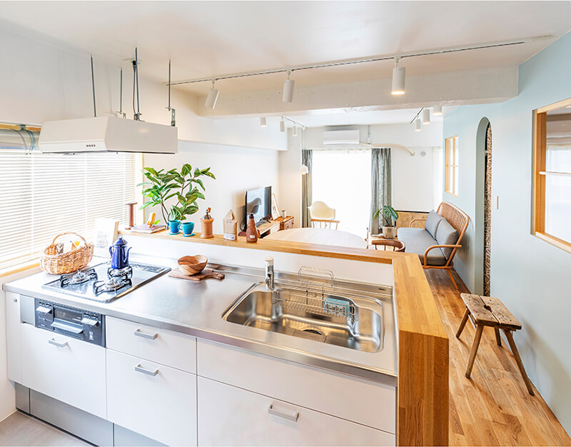 ペニンシュラキッチンとは？メリットと選び方・おしゃれなリノベーション事例を紹介