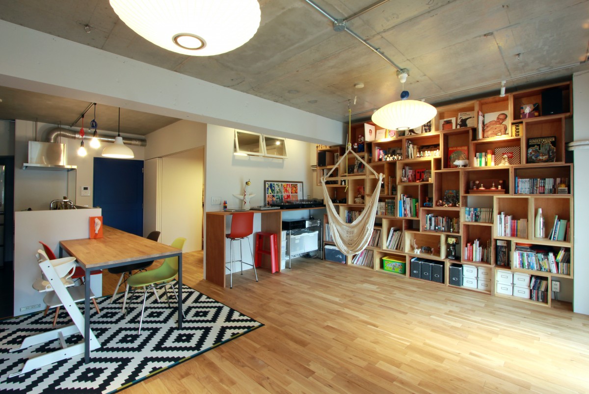 壁面本棚 リノベーション7選！作り付け棚・廊下への設置など本好き必見のオーダーメイド事例まとめ