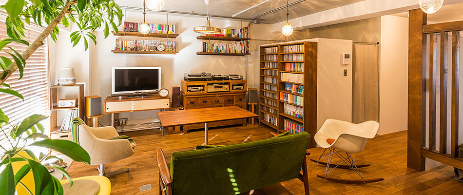 レトロ部屋☆ヴィンテージマンションなら味のある家電で赴きUP レトロモダンが溶け込んだホームシアターも楽しめる大人空間 | 東京都
